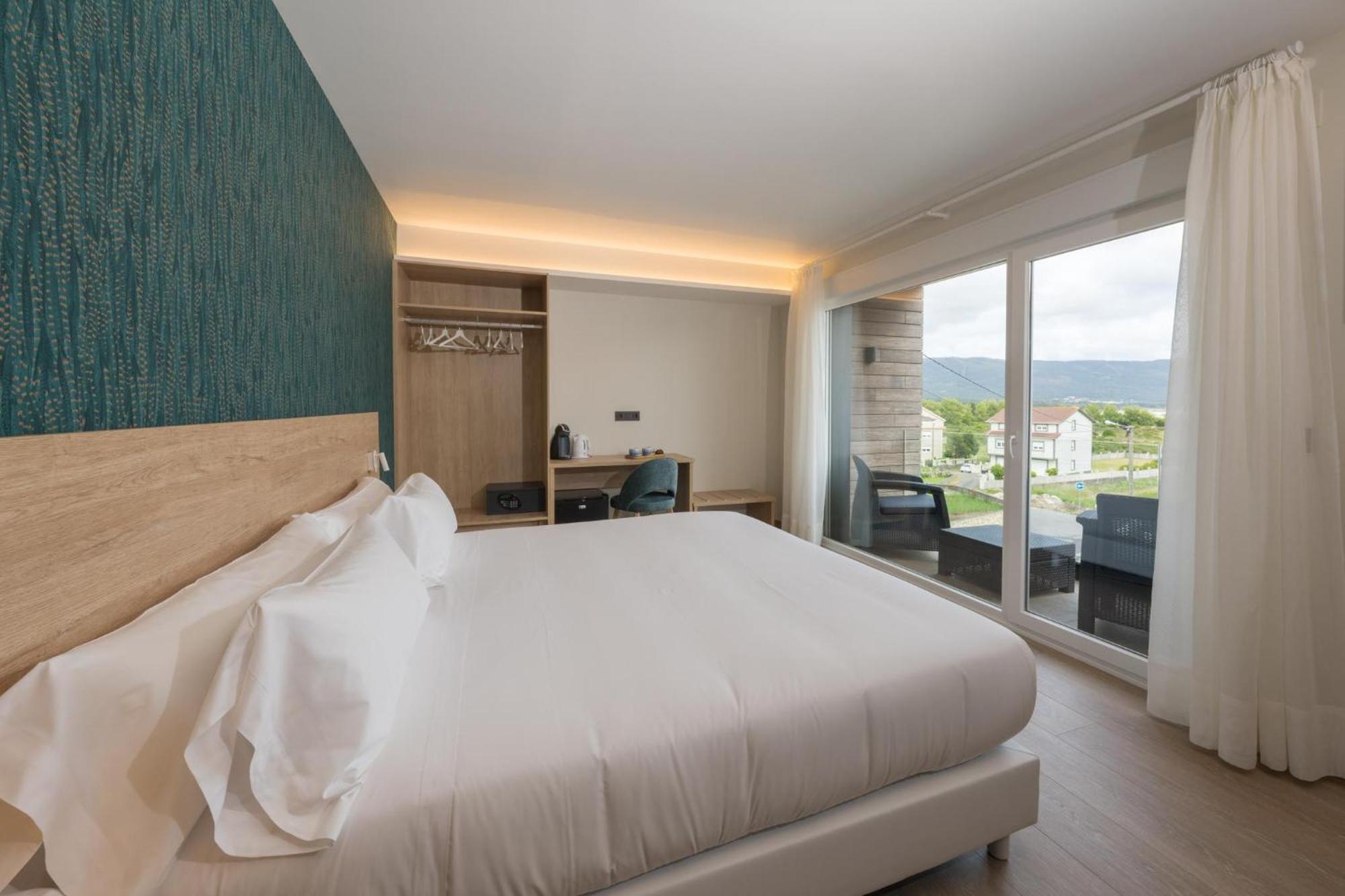 Hotel Spa Meiga Do Mar Caldebarcos Buitenkant foto